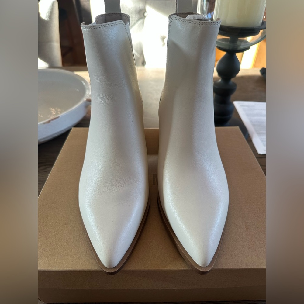 Elegant White Women's Boots